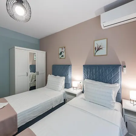 Great Location Апартамент